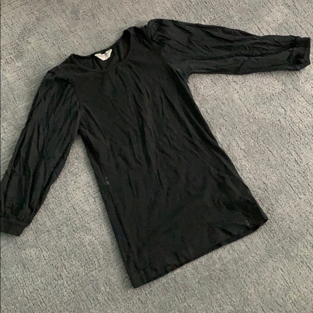 Black hard tail puff sleeve top